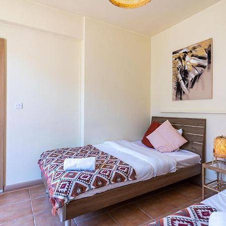 Celine'S 2 Bedrooms Apartment In Larnaca Center Exterior foto