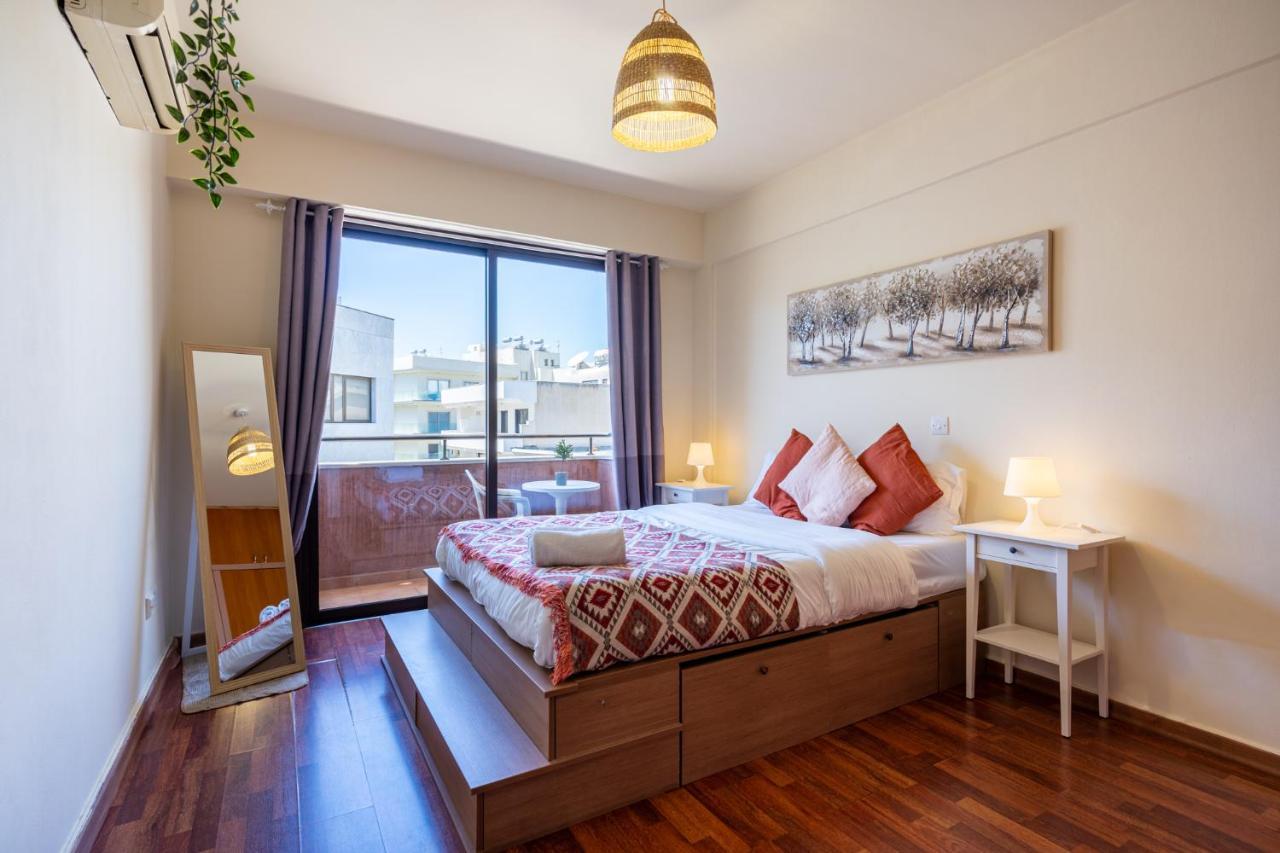 Celine'S 2 Bedrooms Apartment In Larnaca Center Exterior foto
