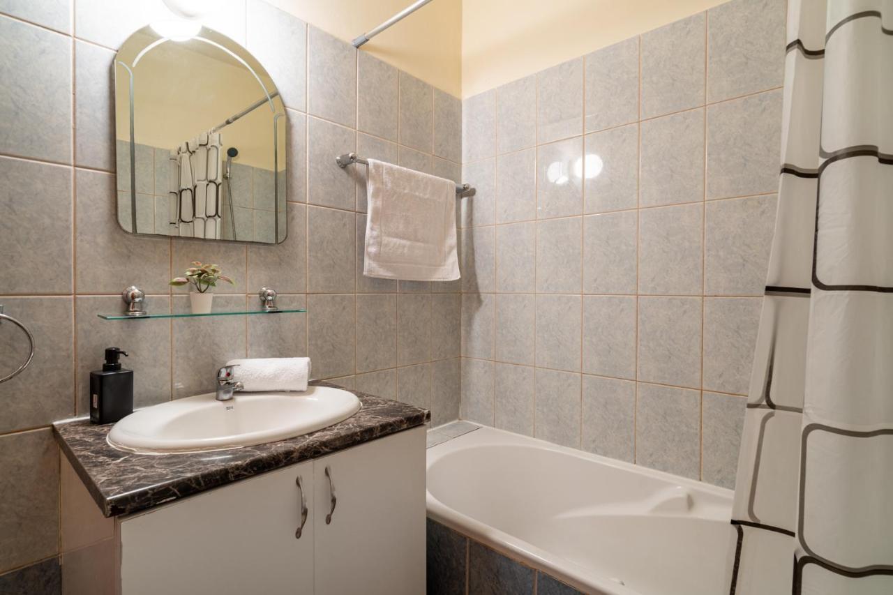Celine'S 2 Bedrooms Apartment In Larnaca Center Exterior foto