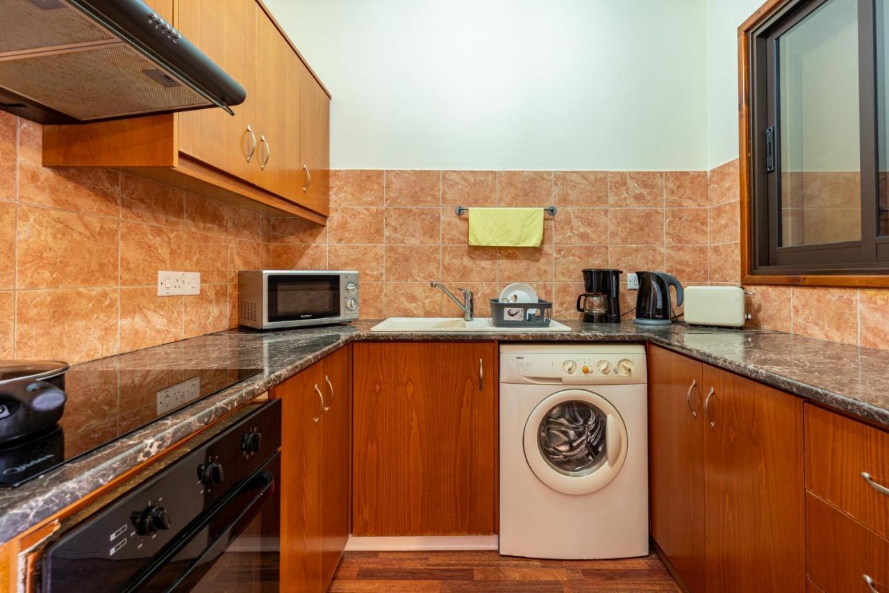 Celine'S 2 Bedrooms Apartment In Larnaca Center Exterior foto